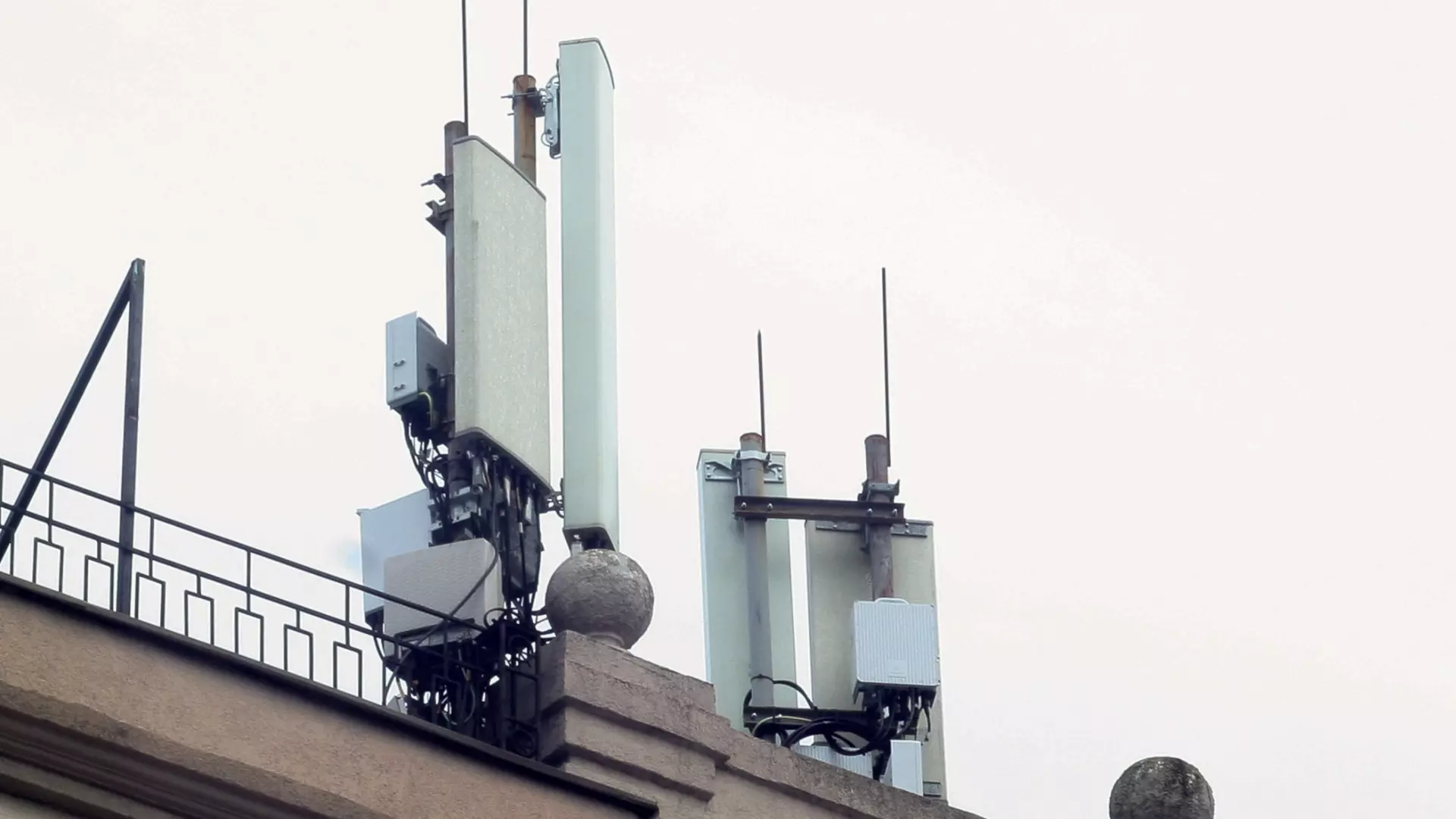 Крыша многоэтажки в Сургуте не выдержала 13 антенн провайдеров