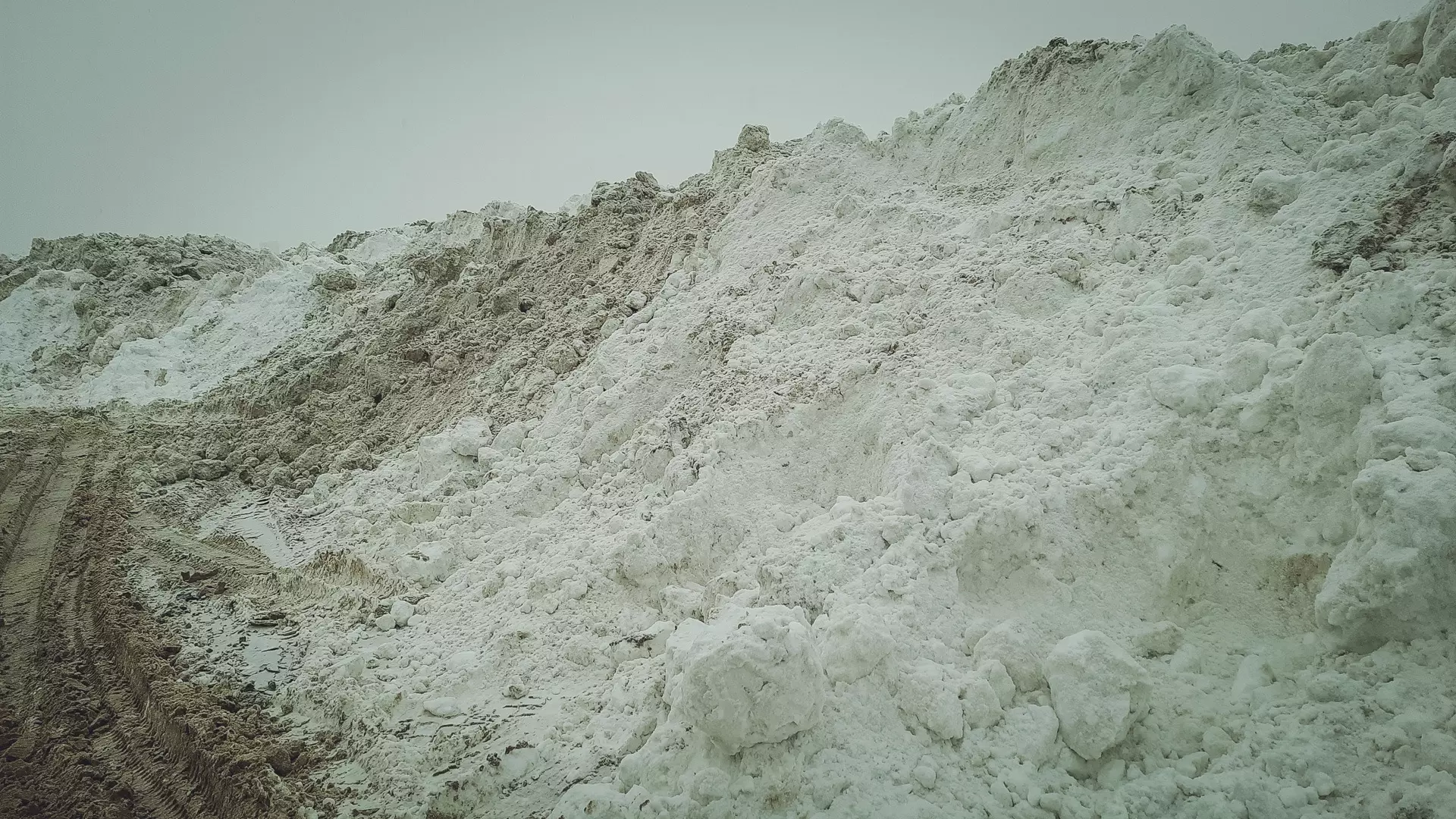 В антирейтинге городов ХМАО по уборке снега появился новый лидер
