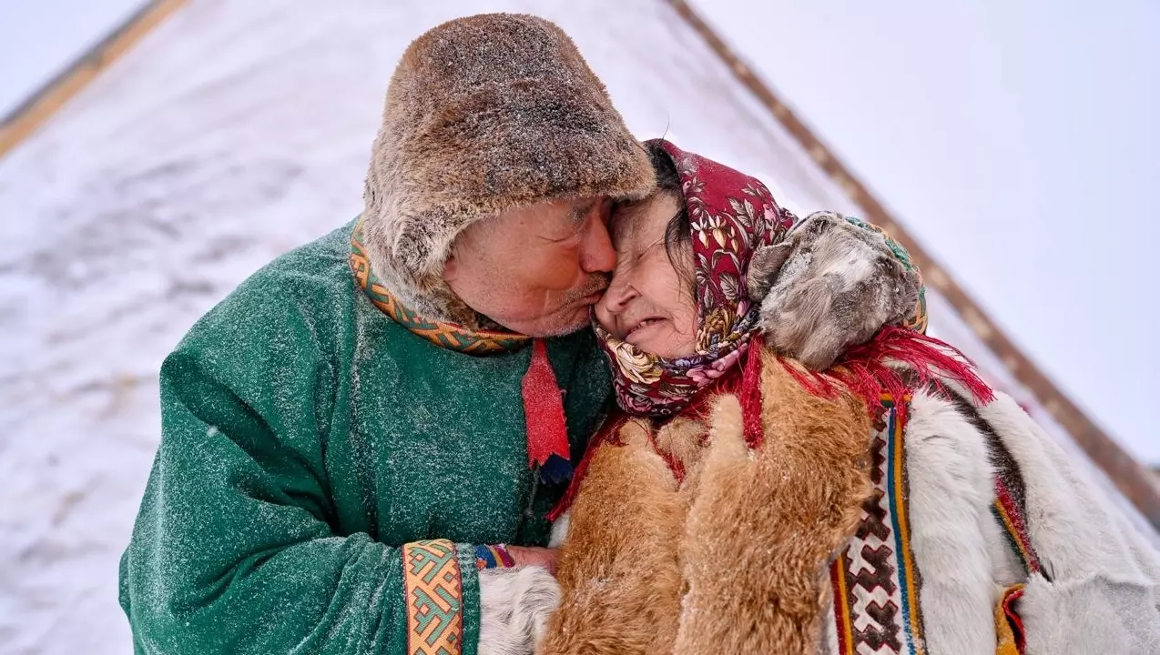 Семья кочевников с Ямала подарила Владимиру Путину северного оленя