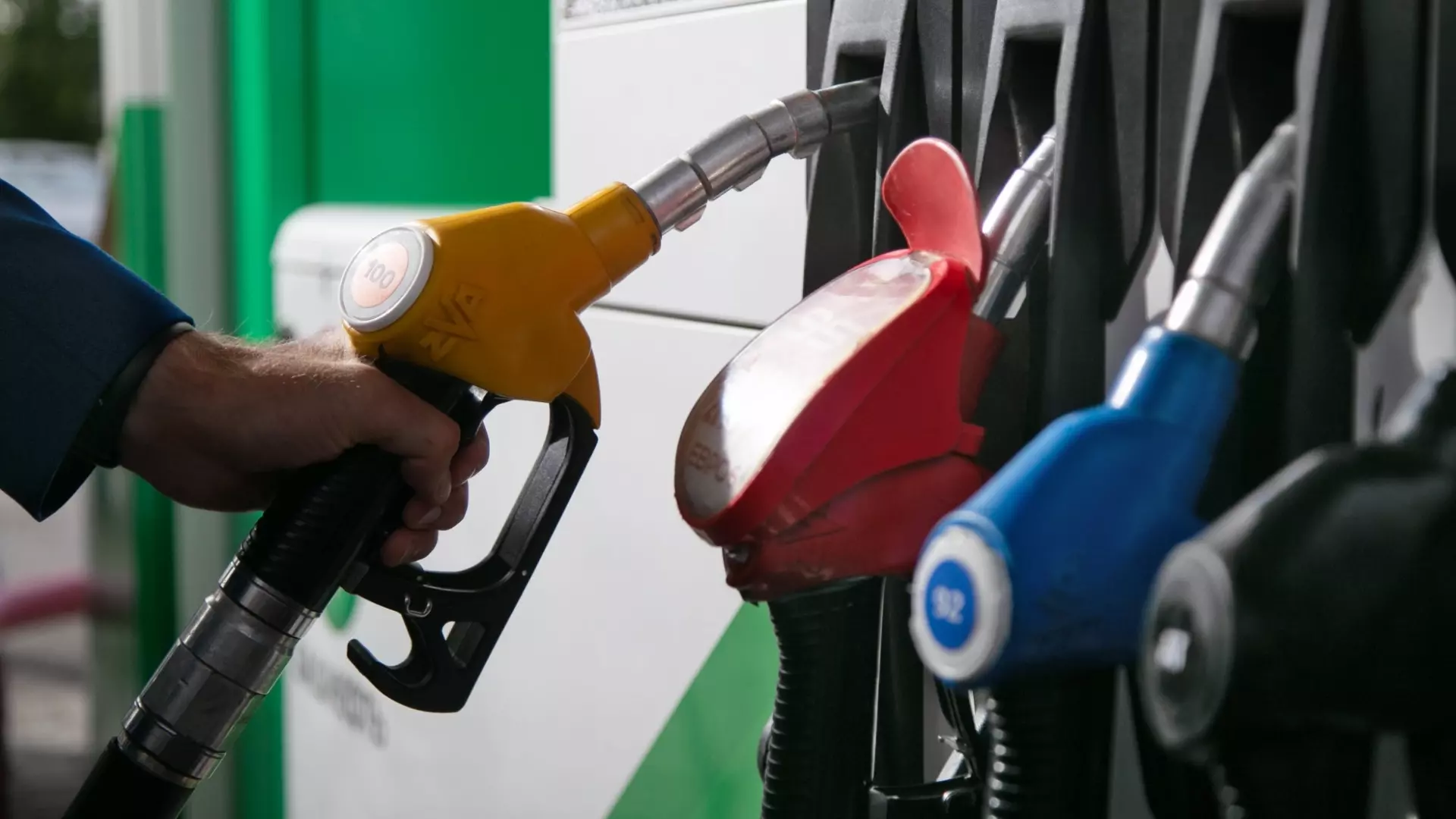 Ханты-Мансийск лидер по росту цен на бензин за неделю среди крупных муниципалитетов Югры